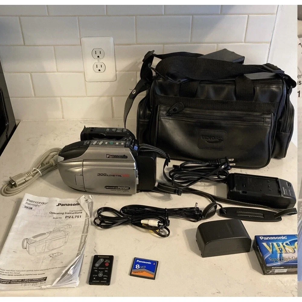 Panasonic Palmcorder 150X Digital HD PV-L501D VHS-C Palm Sight Camcorder WORKS